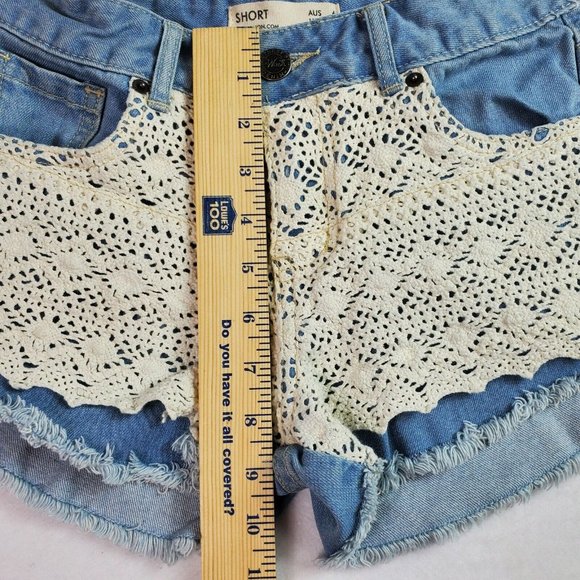 Cotton On Womens Jean Shorts Size 2 Denim White Crochet Front Distressed Cut Off - Picture 5 of 7